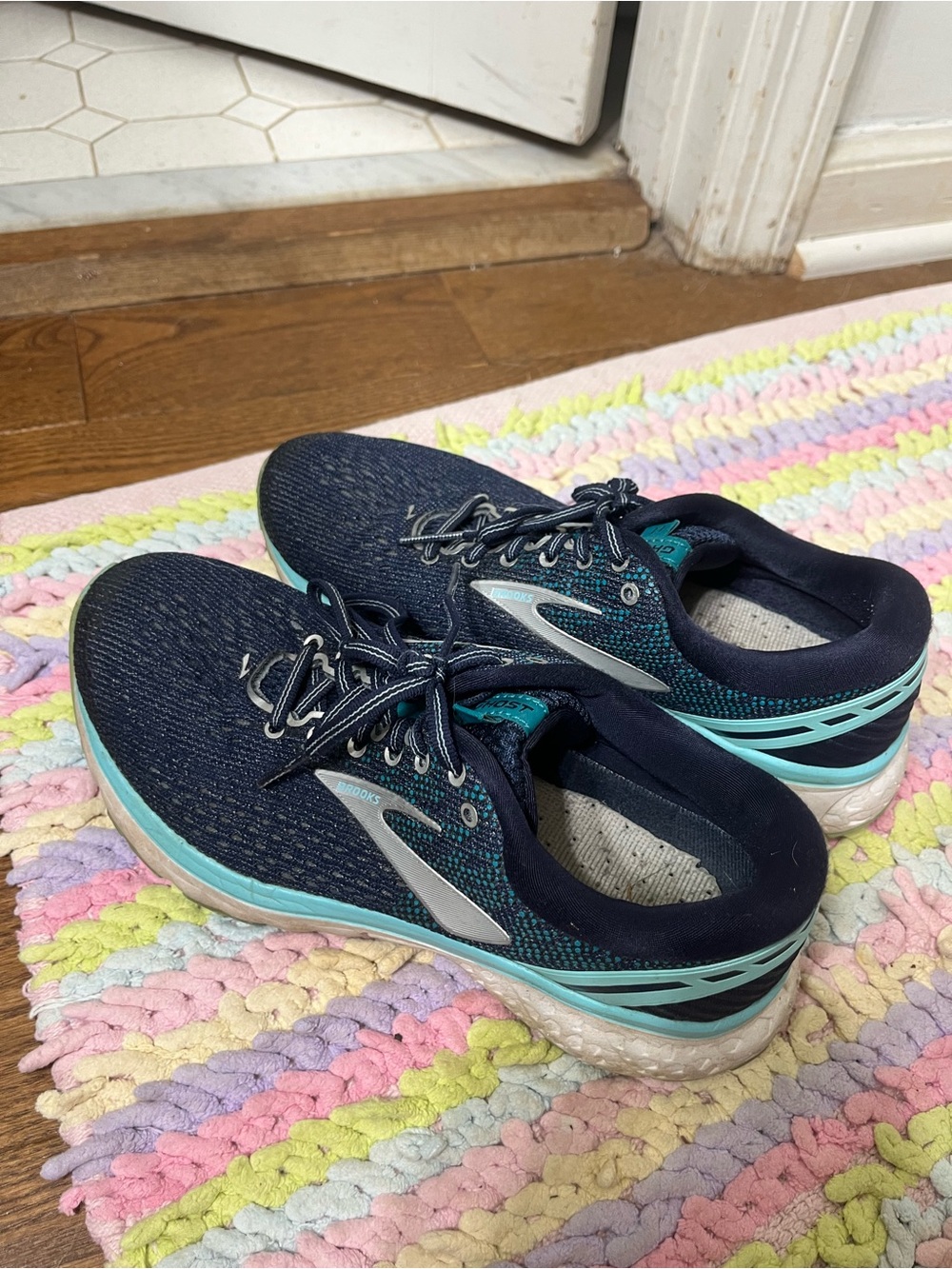 Brooks Women's Navy Teal Running Shoes Size 7 1/2 - 8 1/2